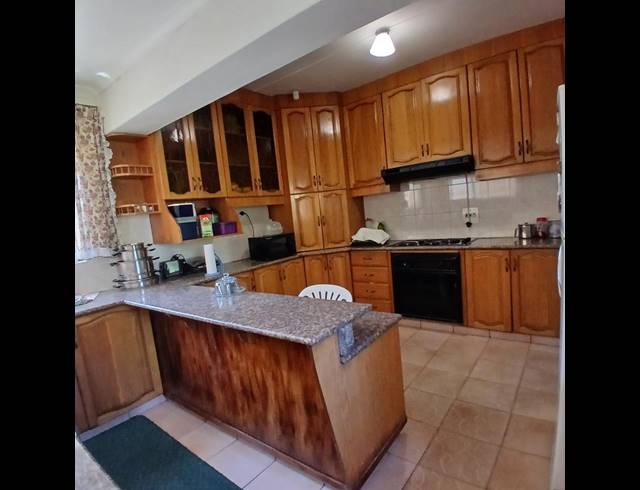 4 BEDROOM HOUSE FOR SALE IN YELLOWWOOD PARK